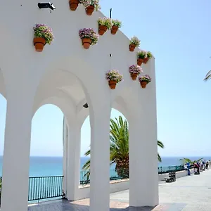 https://las-flores-de-burriana-nerja.1costadelsol.com