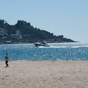 https://apartamento-a-pie-de-playa-y-parking.topcostabravahotels.com